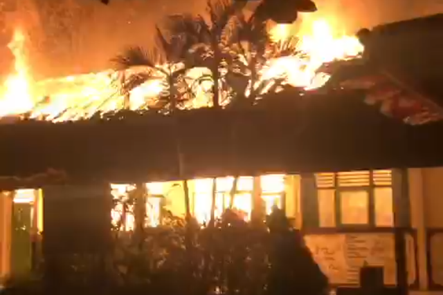 Kebakaran di SD Delegan 1 Prambanan, Kabupaten Sleman pada Selasa (9/8/2022) malam. Foto: Dok. Istimewa