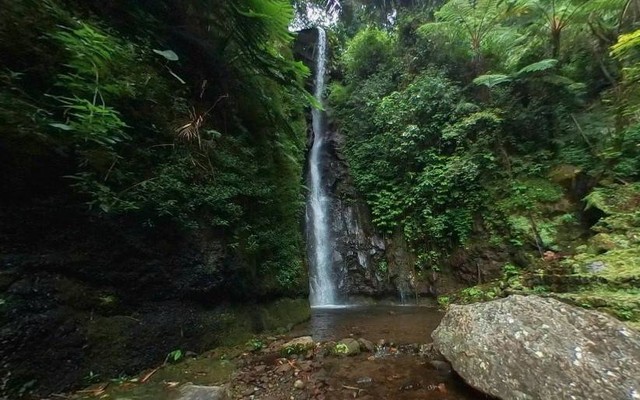 air terjun di tawangmangu. sumber foto : google street view.