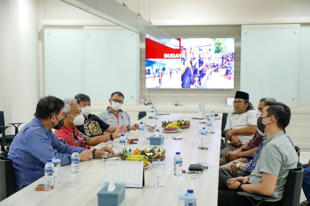 Gubernur Jateng Ganjar Pranowo mengunjungi gudang dan pabrik rokok PT Gudang Garam dan PT Djarum di Kabupaten Temanggung, Jateng, Selasa (9/8/2022). Foto: Dok. Istimewa