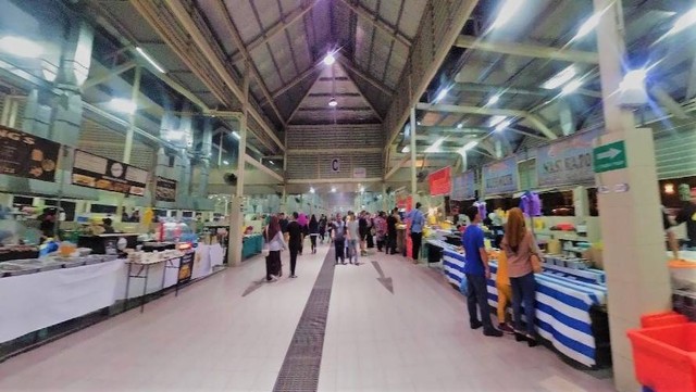 makanan khas brunei darussalam. sumber foto : google street view.