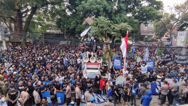 Aksi Bobotoh Persib di Jalan Sulanjana, Kota Bandung pada Rabu (10/8/2022).  Foto: Rachmadi Rasyad/kumparan