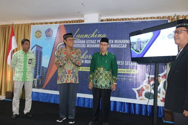 Prosesi Peluncuran Pendidikan Ustaz Pesantren Muhammadiyah (PUPM) di Kampus Unismuh Makassar, Rabu, 10 Agustus 2022.