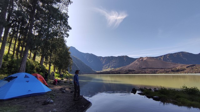 Danau Segara Anak, Taman Nasional Gunung Rinjani. Foto: Baraka Bumi.