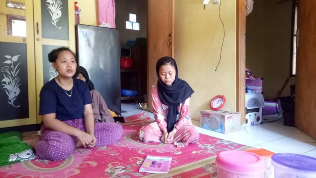 Ipah Masripah (kanan), ibu bayi yang meninggal karena menderita gizi buruk di Cianjur. Foto: Dok. Istimewa