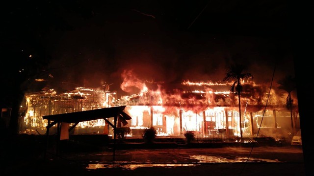 Kantor KPU Kabupaten Tana Tidung terbakar. Foto: Dok. Istimewa