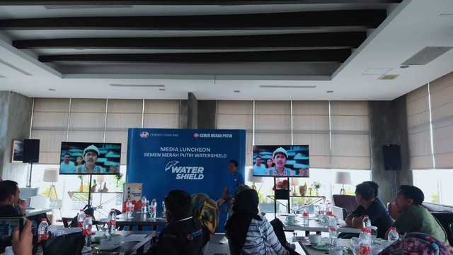 PT CMNT kenalkan produk Semen Merah Putih Watershield. (Foto: Jambikita)