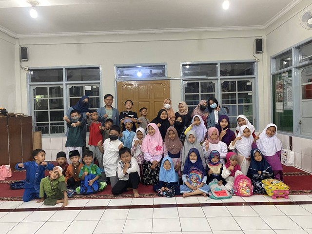 Foto Bersama Program Kerja TANAMAN SD di Masjid Al-Faridah