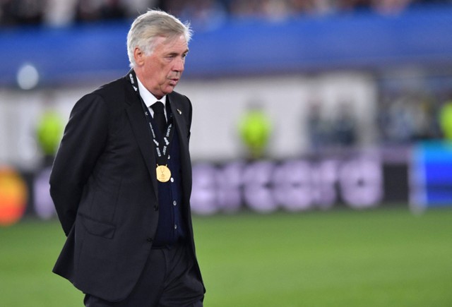 Pelatih Real Madrid Carlo Ancelotti saat menjadi juara Piala Super Eropa usai mengalahkan Eintracht Frankfurt di Stadion Olimpiade Helsinki, Helsinki, Finlandia.
Foto: JAVIER SORIANO / AFP