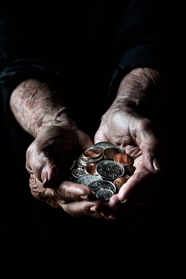 Ilustrasi Amil Zakat Bertugas Menyalurkan Zakat, Ini Penjelasannya.(Foto: Connor Hall | Unsplash.com)