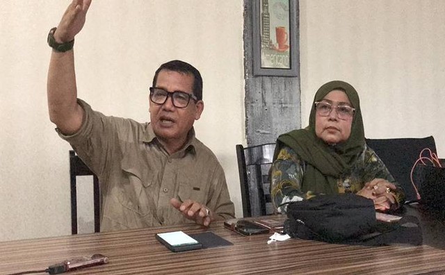 Dekan Fisip Universitas Riau non Aktif, Syafri Harto (DEFRI CANDRA/SELASAR RIAU)