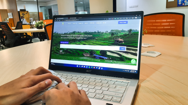 Halaman Utama Website Desa Kutamandiri. (Sumber: Dokumentasi Pribadi)