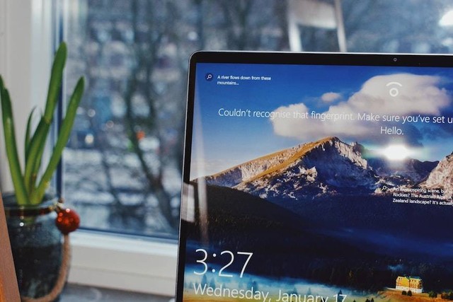 Ilustrasi Cara Mengganti Jam di Laptop. Foto: dok. Panos Sakalakis (Unsplash.com)