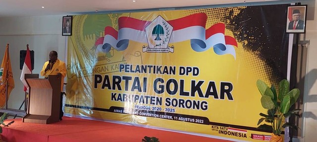 Sambutan Ketua DPD Partai Golkar Kabupaten Sorong, Johny Kamuru.