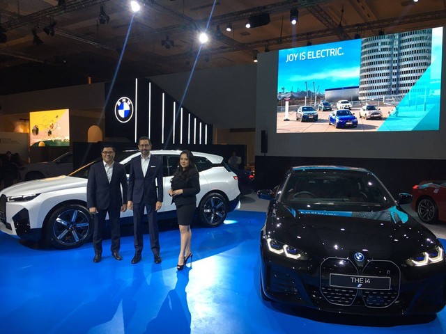 BMW meluncurkan mobil listrik iX dan i4 di GIIAS 2022. Foto: Sena Pratama/kumparan