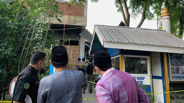 Bangunan yang roboh di Madrasah Ibtidaiyah Negeri (MIN) 2 Banda Aceh pada Kamis (11/8) petang, telah dipasang garis polisi. 