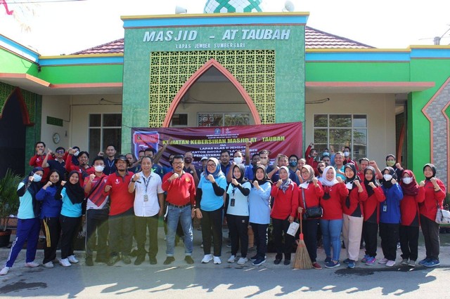 Peserta bakti sosial