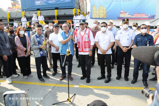 Menhub Budi Karya Sumadi saat peluncuran distribusi MinyaKita. Foto: Kemenhub RI