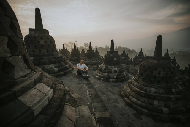 larangan di candi borobudur dan etika. sumber foto : unsplash/roman.