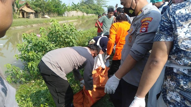 Geger Mayat Wanita Tanpa Busana Ditemukan Di Saluran Irigasi Di Serang ...