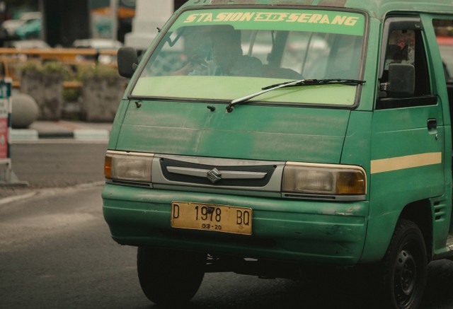 daftar rute angkot bandung. sumber foto : unsplash/farel yesha.