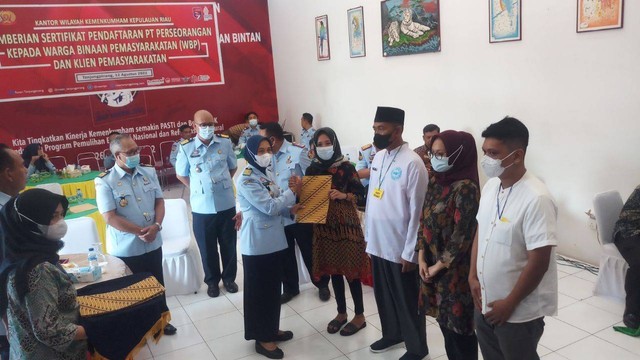 6 Warga Binaan di Kepri Peroleh Sertifikat PT Perseorangan, Bisa untuk Bikin Usaha. (Foto: Elf/Batamnews)