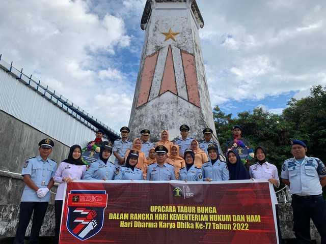 Foto Bersama Jajaran Rutan Majene, Sumber : Humas Rutan Majene