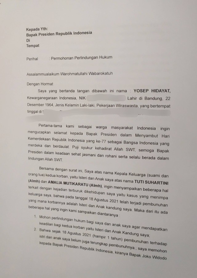 Surat yang bakal dikirimkan ke Jokowi dan Kapolri terkait dengan kasus pembunuhan ibu-anak di Subang.  Foto: Rachmadi Rasyad/kumparan