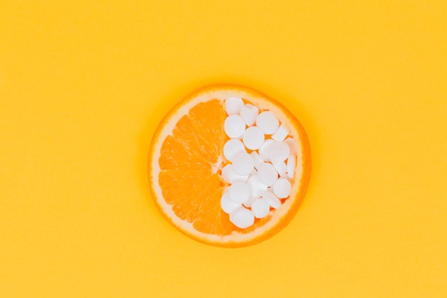 Ilustrasi obat Ardium berasal dari esktrak sitrus seperti jeruk. Foto: Unsplash