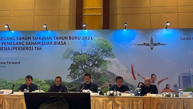 Konferensi pers usai RUPSLB PT Garuda Indonesia (Persero) di Hotel Ritz Carlton Pacific Place, Jumat (12/8/2022). Foto: Fariza Rizky Ananda/kumparan