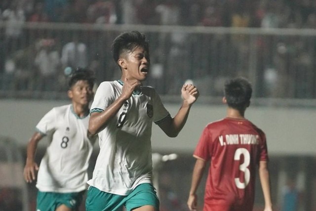 Ekspresi pemain Timnas Indonesia U-16 saat melawan Timnas Vietnam di final Piala AFF U-16. Foto: Instagram/@pssi