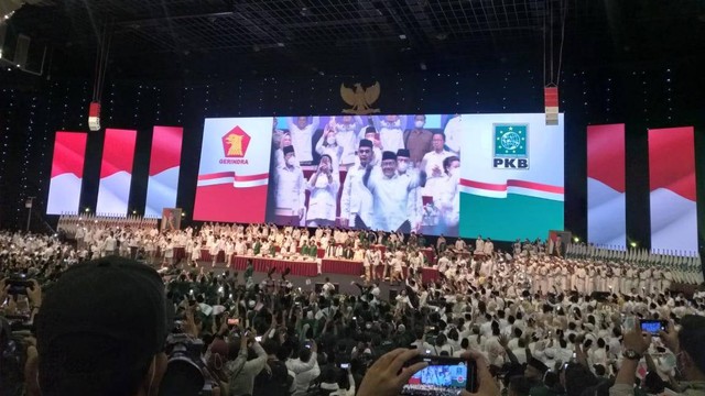 Ketum Gerindra Prabowo Subianto dan Ketum PKB Muhaimin Iskandar di Rapimnas Gerindra. Foto: Paulina Herasmaranindar/kumparan