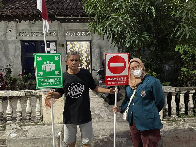 Kegiatan Program Kerja Pemasangan Sign Peraturan di Wilayah RW 01, Kelurahan Kalipancur, Kecamatan Ngaliyan, Kota Semarang. Foto: Dokumentasi Pribadi.