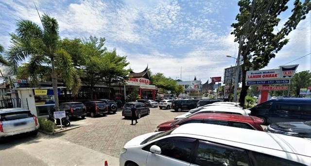 wisata kuliner legendaris di padang. sumber foto : google street view.