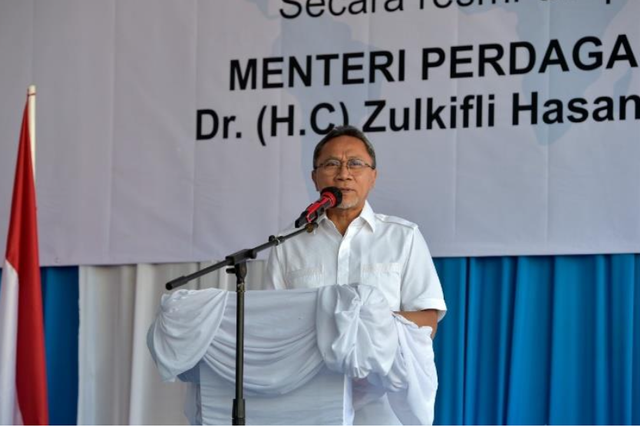 Menteri Perdagangan Zulkifli Hasan melepas ekspor produk tekstil PT Kewalram di Sumedang, Jawa Barat, pada hari ini, Sabtu (13/8). Foto: Dok: Humas Kemendag