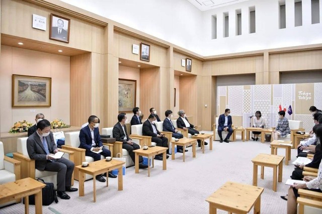 Gubernur DKI Jakarta Anies Baswedan bertemu Gubernur Tokyo Yuriko Kioke. Foto: Instagram/@aniesbaswedan