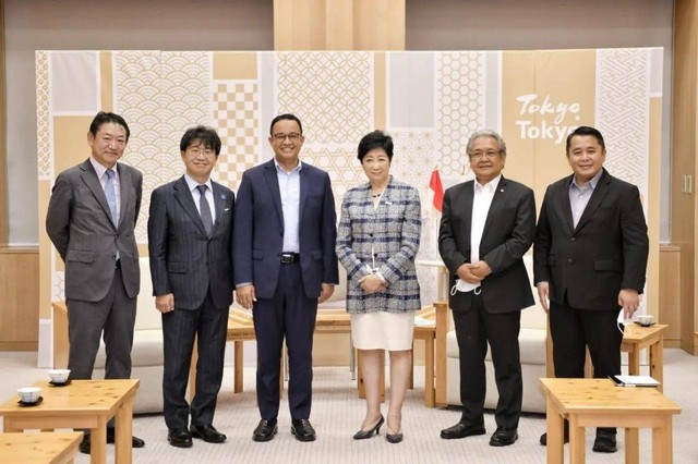 Gubernur DKI Jakarta Anies Baswedan bertemu Gubernur Tokyo Yuriko Kioke. Foto: Instagram/@aniesbaswedan