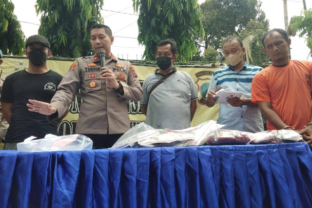 Polisi memaparkan kasus paman bunuh bocah SD di Deli Serdang, Sumatera Utara. Foto: Dok. Istimewa