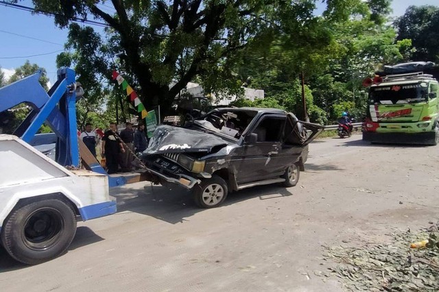 Kecelakaan maut truk dan mobil di Cianjur. Foto: Dok. Istimewa