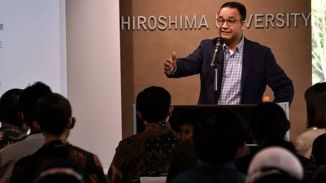 Gubernur DKI Jakarta Anies Baswedan saat mengisi seminar soal perkembangan Jakarta di Universitas Hiroshima, Jepang. Foto: Instagram/@aniesbaswedan