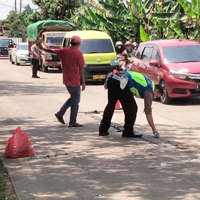 Polisi olah tkp lokasi tabrakan beruntun di Kota Serang. Foto: Dok. Istimewa