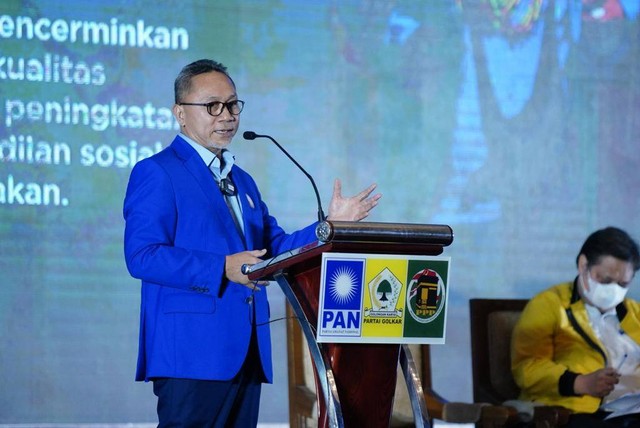 Ketua Umum PAN Zulkifli Hasan menghadiri launching visi dan misi Koalisi Indonesia Bersih (KIB) di Hotel Shangrila, Surabaya, Jatim (14/8). Foto: PAN