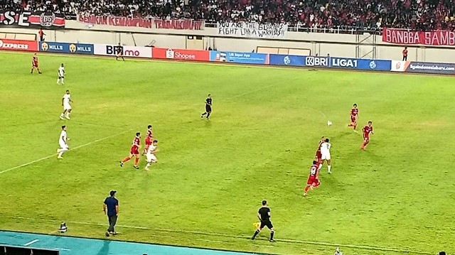 Pertandingan Persis Solo versus Persita Tangerang di Stadion Manahan Solo, Minggu (14/08/2022). FOTO: Agung Santoso