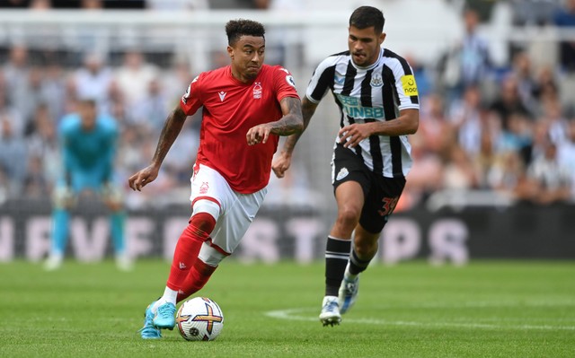 Pemain Nottingham Forest Jesse Lingard beraksi saat hadapi West Ham United di The City Ground, Nottingham, Inggris, Minggu (14/8/2022). Foto: Stu Forster/Getty Images