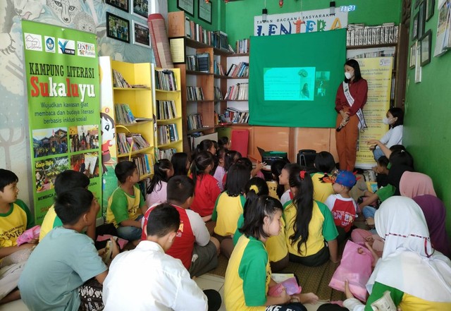 Edukasi gizi sehat anak dari Putri Pendidikan 2022 Kalimantan Timur di TBM Lentera Pustaka