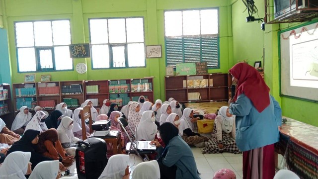 Dokumen pribadi : Sosialiasi Pentingnya Pendiidikan Seks dan Kesehatan Reproduksi Remaja di SMP PGRI Tambun Selatan(29/7/2022)