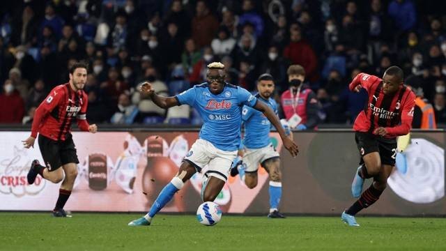 Pemain Napoli, Victor Osimhen saat melawan AC Milan pada pertandingan Liga Italia. di Stadio Diego Armando Maradona, Naples, Italia. Foto: Ciro De Luca/Reuters