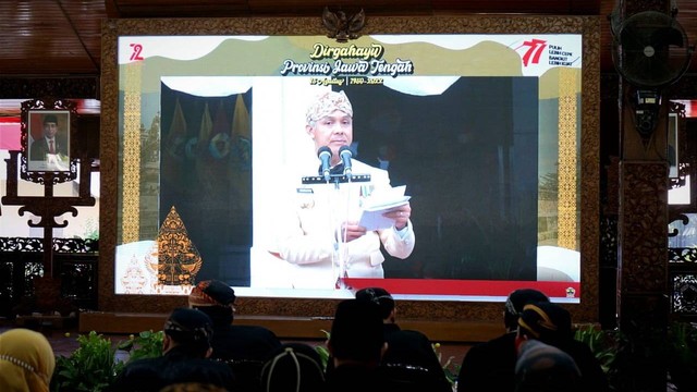 Gubernur Jatng Ganjar Pranowo, saat memimpin upacara peringatan hari jadi Provinsi Jawa Tengah ke-72. Senin (15/08/2022). (foto: dok istimewa)