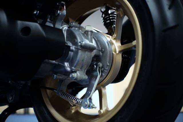 Ilustrasi jenis-jenis rem pada sepeda motor. Foto: Bangkit Jaya/kumparan