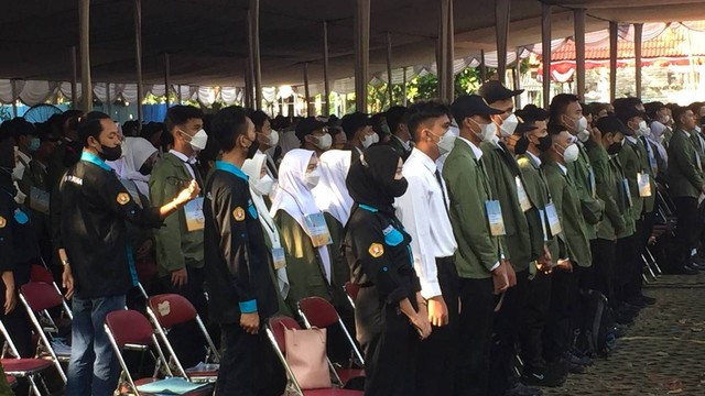 Mahasiswa baru UPNVY menjalani PKKBN di jurusan, Senin (15/8/2022). Foto: Maria Wulan/Tugu Jogja