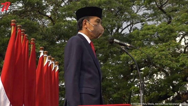 Presiden Jokowi mengukuhkan Paskibraka yang akan bertugas pada Upacara 17 Agustus di Istana Negara. Foto: Youtube/Sekretariat Presiden
